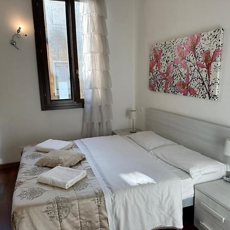 Ca' Degli Specchieri Hotel Venesia Bagian luar foto