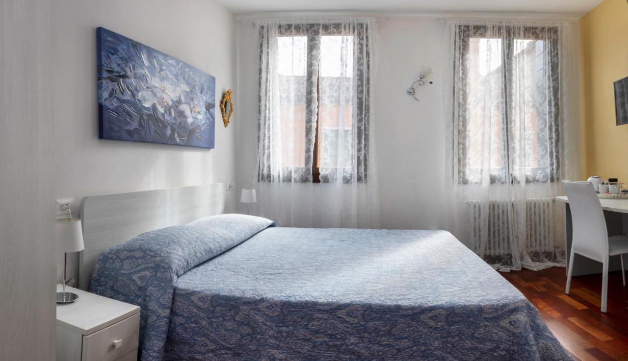 Ca' Degli Specchieri Hotel Venesia Bagian luar foto